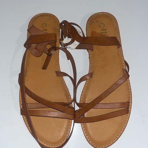 3/$15. NWT Ladies sandals 11 - Picture 1 of 5
